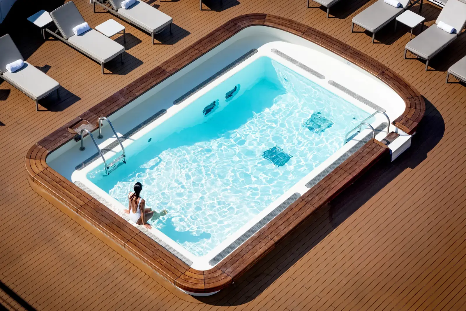 Outdoor Pool & Sun Deck